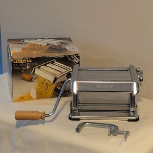 titania Brevetta Noodle Pasta  Maker with Wooden Handle And Table Clamp. GUC.